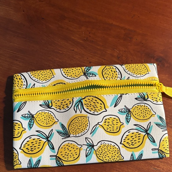 ipsy Handbags - Ipsy Lemon Print pouch NWOT